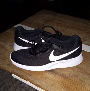Size 11 Nike tennis shoes